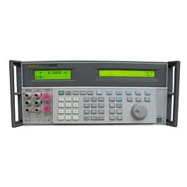 Calibrador Multifuncional Fluke 5520A-600 com Osciloscópio