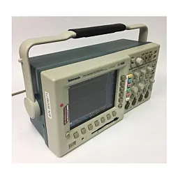 Osciloscópio Digital de Fósforo Tektronix TDS3054B